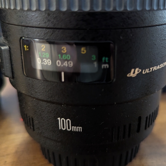 Canon macro lens EF 100mm - Picture 2 of 4